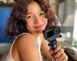 The actress appeared in several television commercials promoting brands like Honda Motorcycle, Mister Donut, and All-Star.